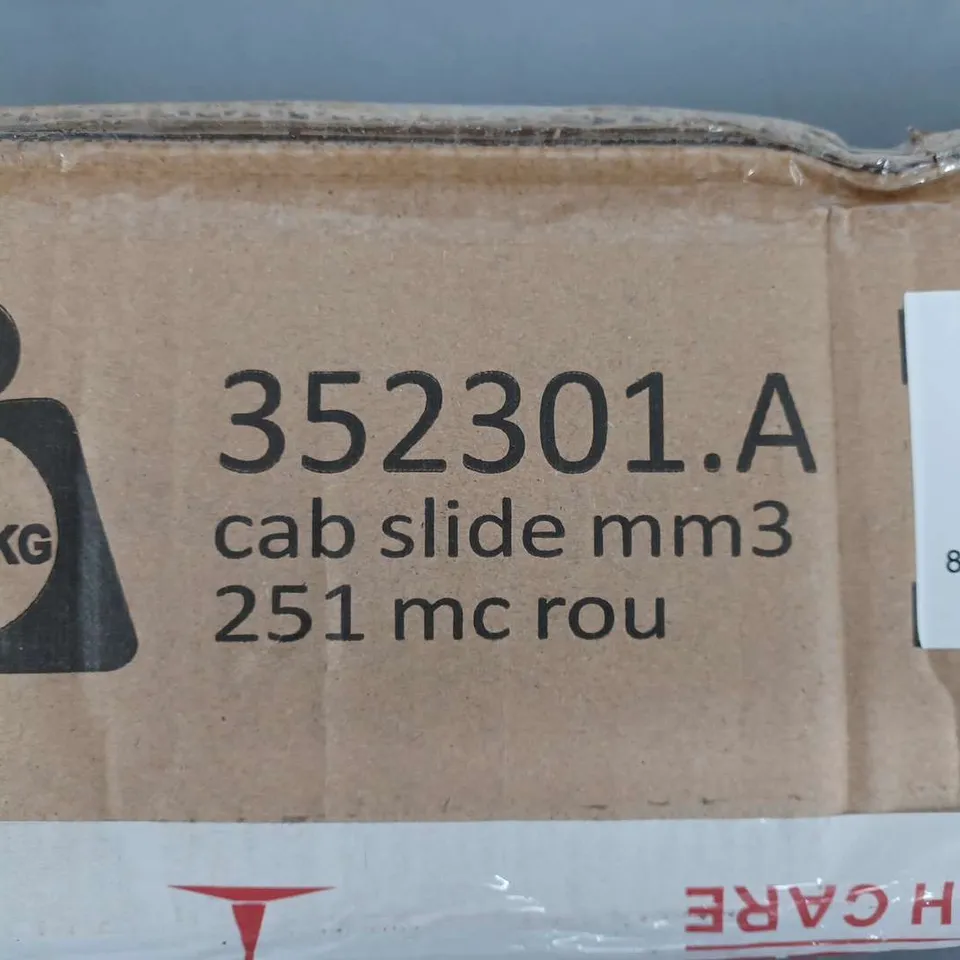 BOXED VIDA XL SLIDING CABINET DOOR KIT 