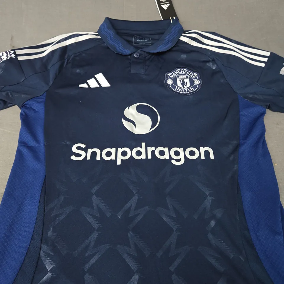 MANCHESTER UNITED FC AWAY SHIRT WITH AMAD 16 SIZE M