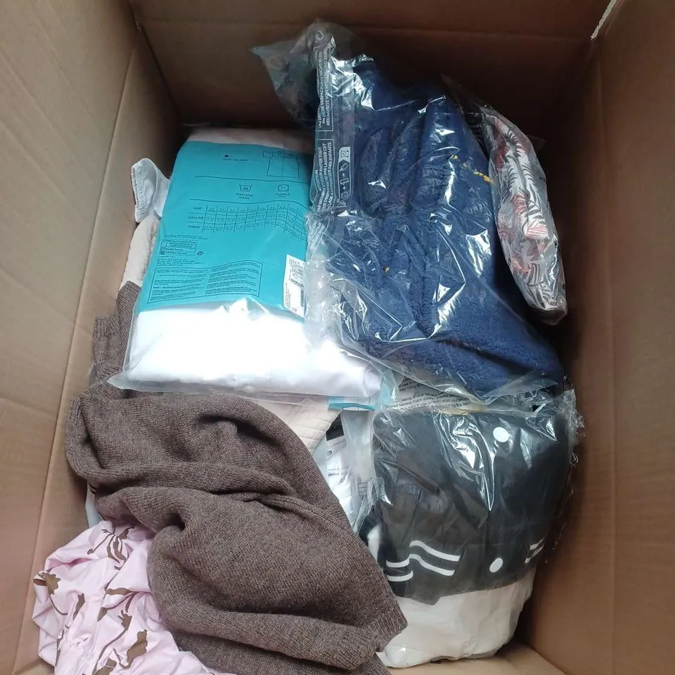 BOX OF APPROXIMATELY 30 ASSORTED KIDS CLOTHING ITEMS TO INCUDE - JACKET, SHIRTS, SWEATER, ETC