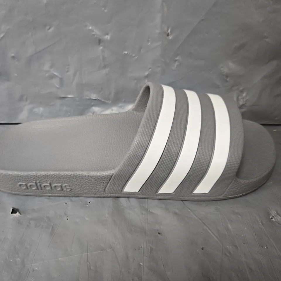 UNBOXED PAIR OF ADIDAS 3 STRIPE SLIDES IN GREY - SIZE 9
