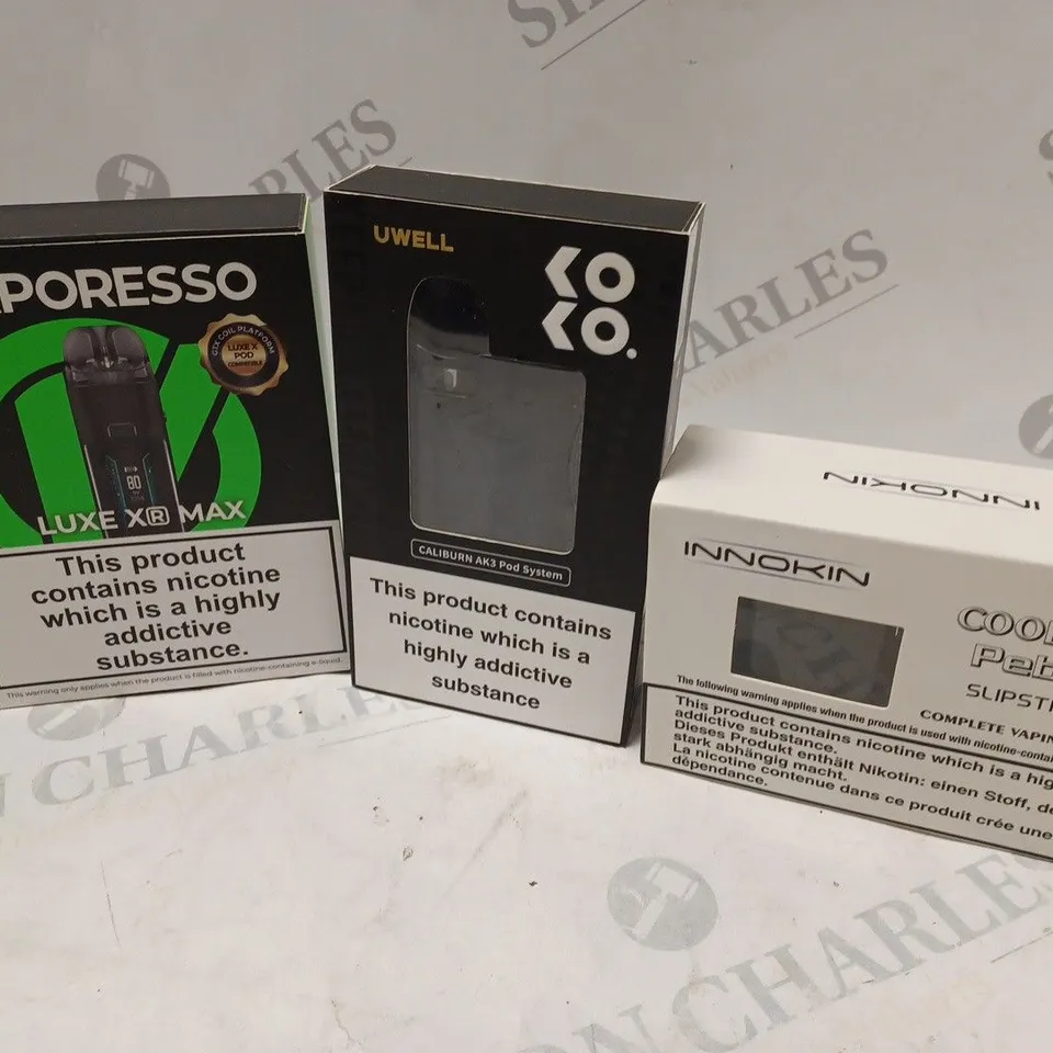 APPROXIMATELY 20 VAPES & E-CIGARETTES TO INCLUDE VAPORESSO LUXE XR MAX, UWELL CALIBURN AK3 POD, INNOKIN COOLFIRE PEBBLE, ETC