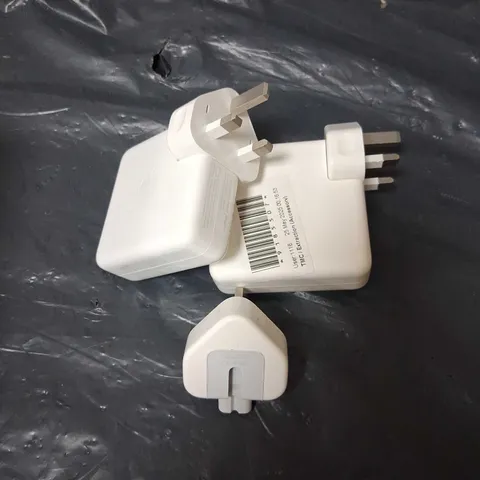 LARGE QUANTITY OF ASSORTED APPLE AND APPLE PRODUCT COMPATIBLE PLUGS