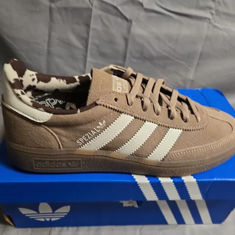 BOXED PAIR OF ADIDAS HANDBAL SPEZIAL - UK SIZE 