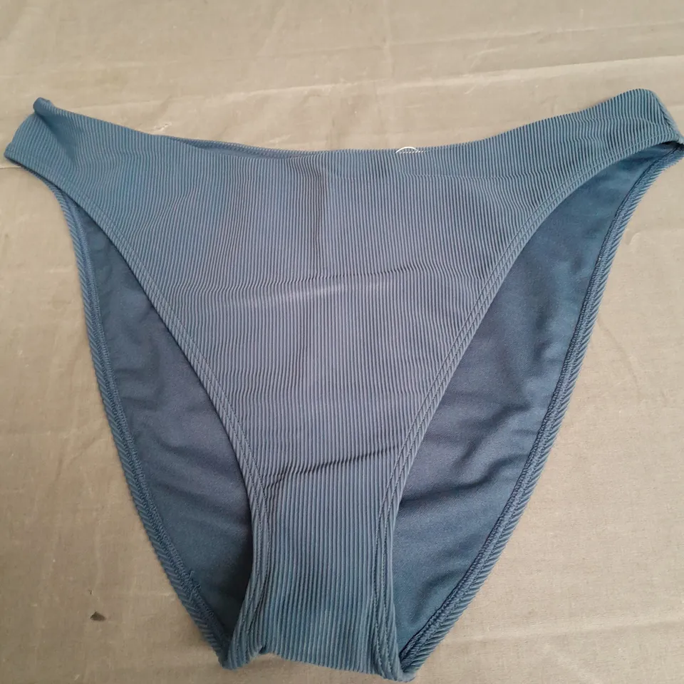 ABERCROMBIE & FITCH BLUE MODERATE SWIMSUIT PANTS - XL