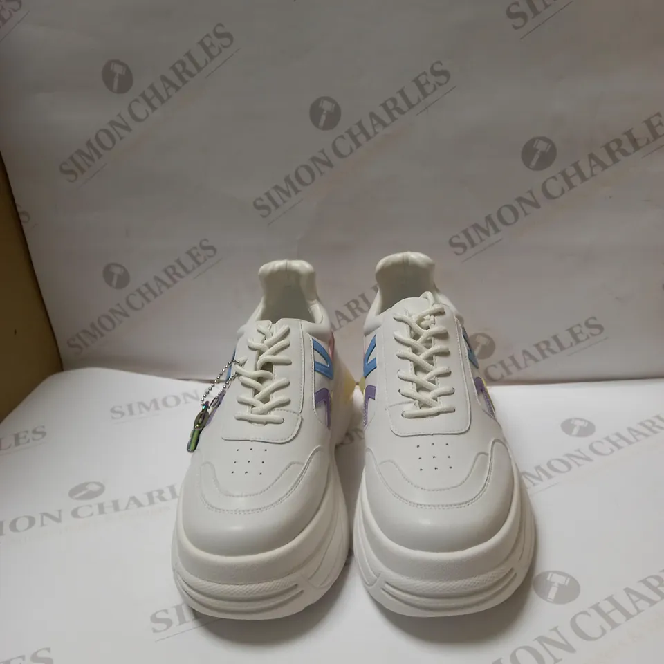 DESIGNER VOI LACE UP POPPY TRAINERS SIZE 5 