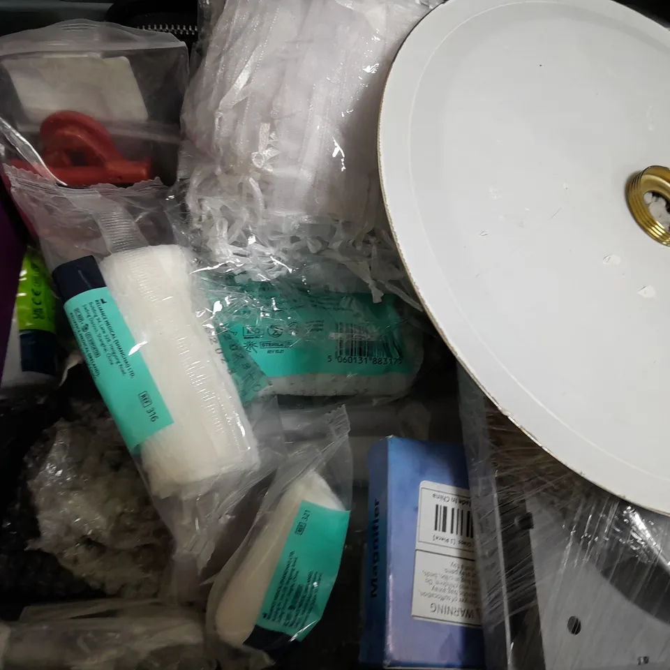 BOX OF APPROXIMATELY 14 ASSORTED ITEMS TO INCLUDE - BELKIN AIRTAG HOLDER , FAN , BOTTLE OPENER ETC