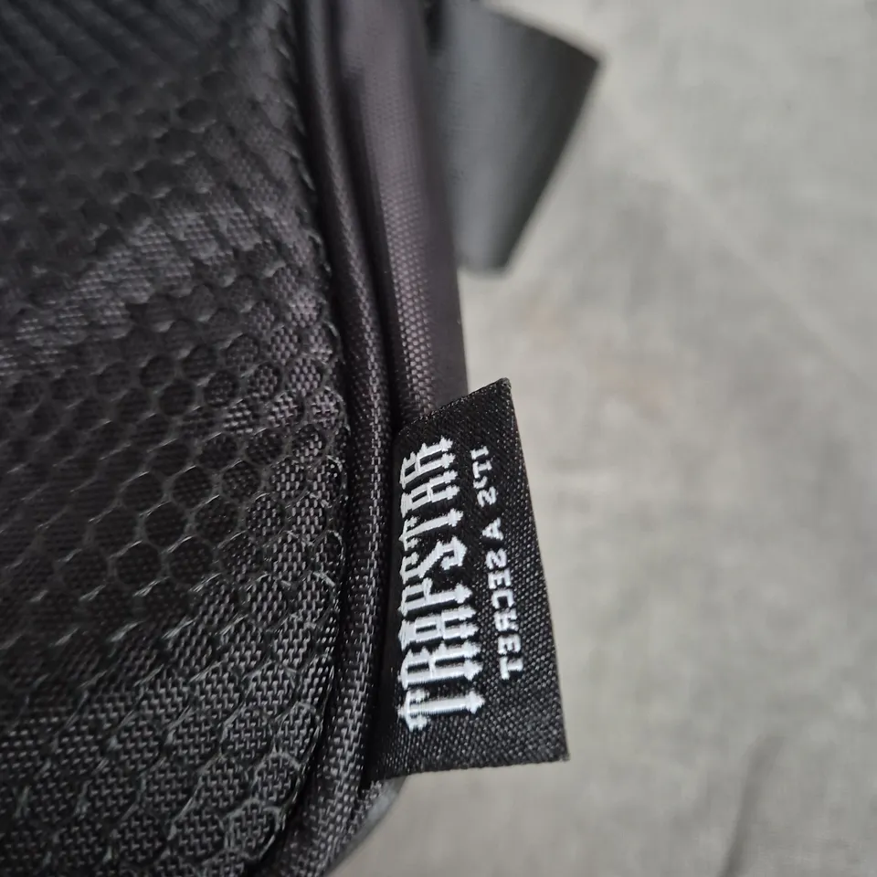 TRAPSTAR BLACK CROSSBODY BAG WITH CREST EMBLEM – ADJUSTABLE STRAP