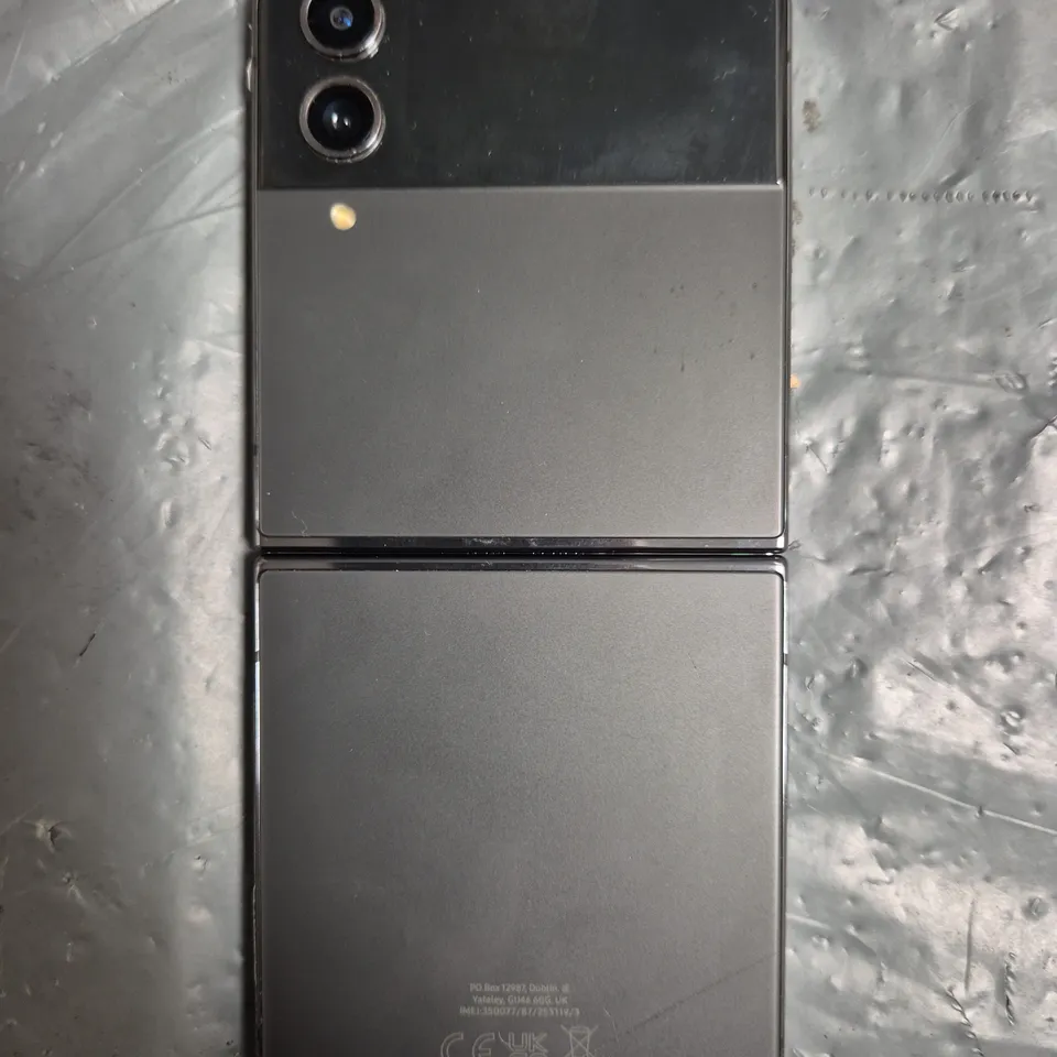 SAMSUNG GALAXY Z FLIP 4 SMARTPHONE IN PURPLE