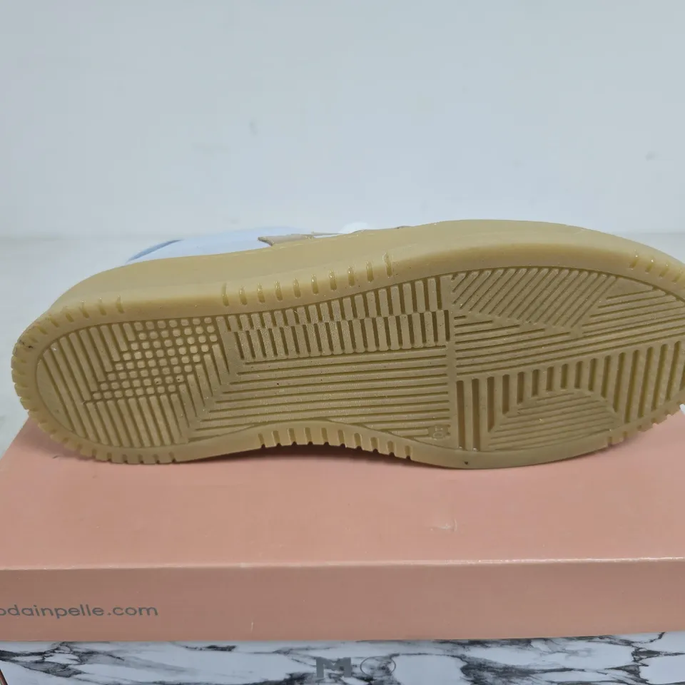 MODA IN PELLE ANGLED PANEL TRAINER SIZE 40 BOXED