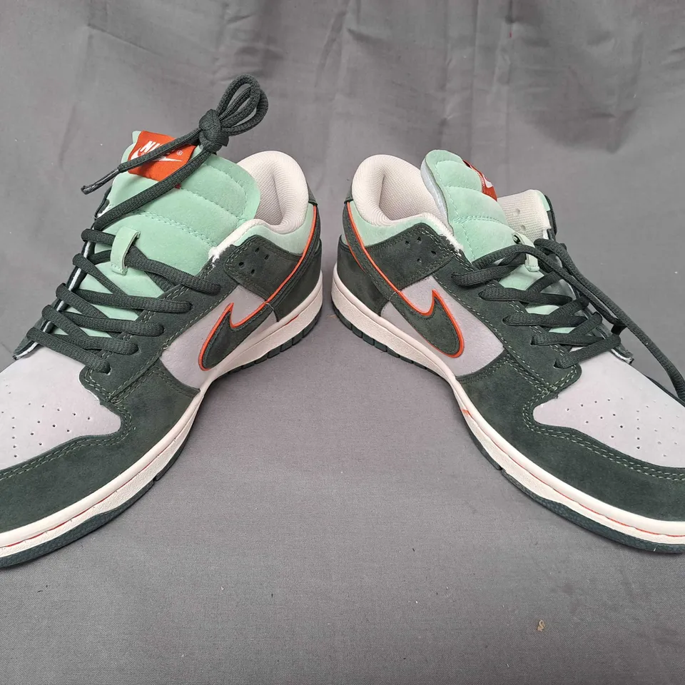 BOXED PAIR OF NIKE SHOES IN GREEN/GREY/ORANGE UK SIZE 7.5
