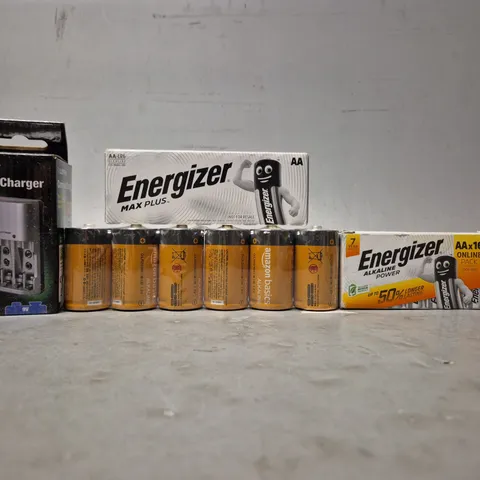APPROXIMATELY 12 ASSORTED BATTERYS TO INCLUDE - ENERGIZER AA , LLOYTRON COMPACT CHARGER , AMAZON BASICS ALKALINE ETC