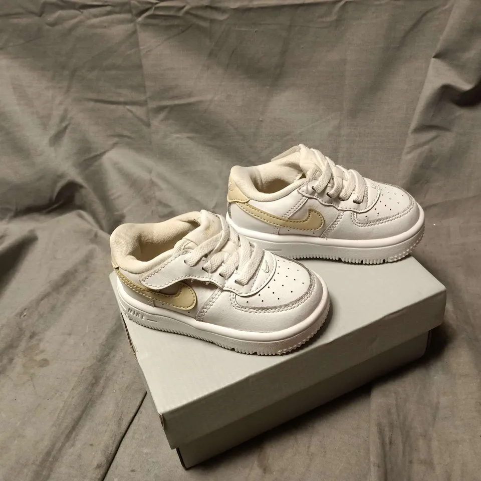 NIKE INFANTS' WHITE SNEAKERS WITH BEIGE SWOOSH – UK INFANT SIZE 4.5