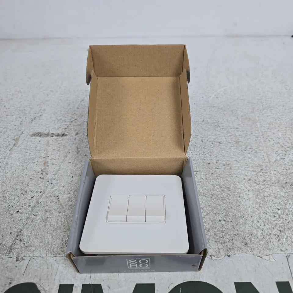 THE SOHO LIGHTING COMPANY 3-GANG INTERMEDIATE SWITCH (WPW) SS-SH-10-LTS113-WPW