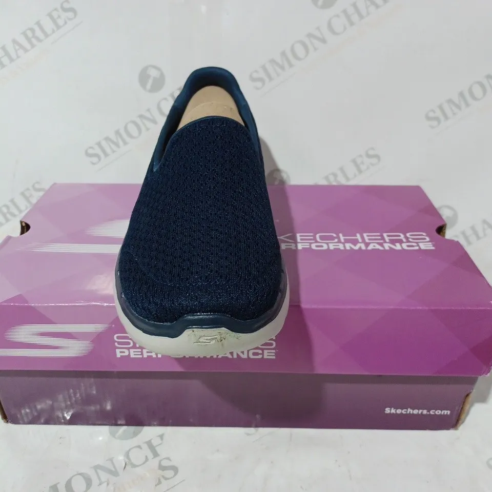 BOXED PAIR OF SKECHERS GO WALK TRAINERS IN NAVY SIZE 5