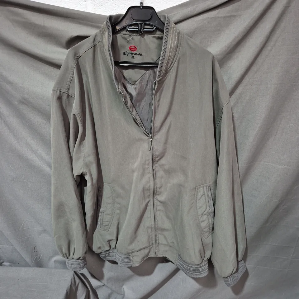 EPOCHE BOMBER JACKET XL – OLIVE/GREY .
