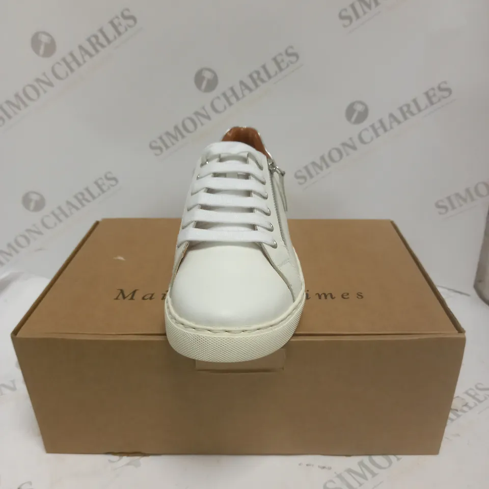 BOXED PAIR OF MAISON DE NIMES LEATHER ZIP SIDE TRAINERS IN WHITE - SIZE 6