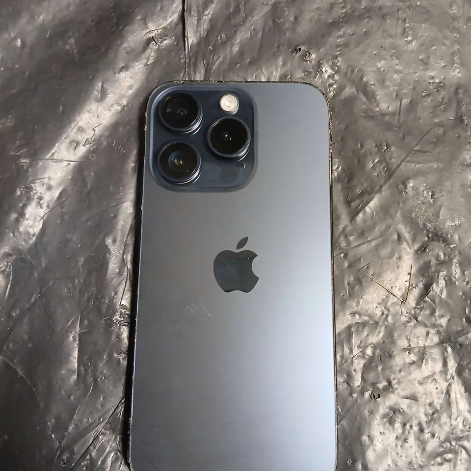 APPLE IPHONE 15PRO - PHONE LOCKED TO OWNER 