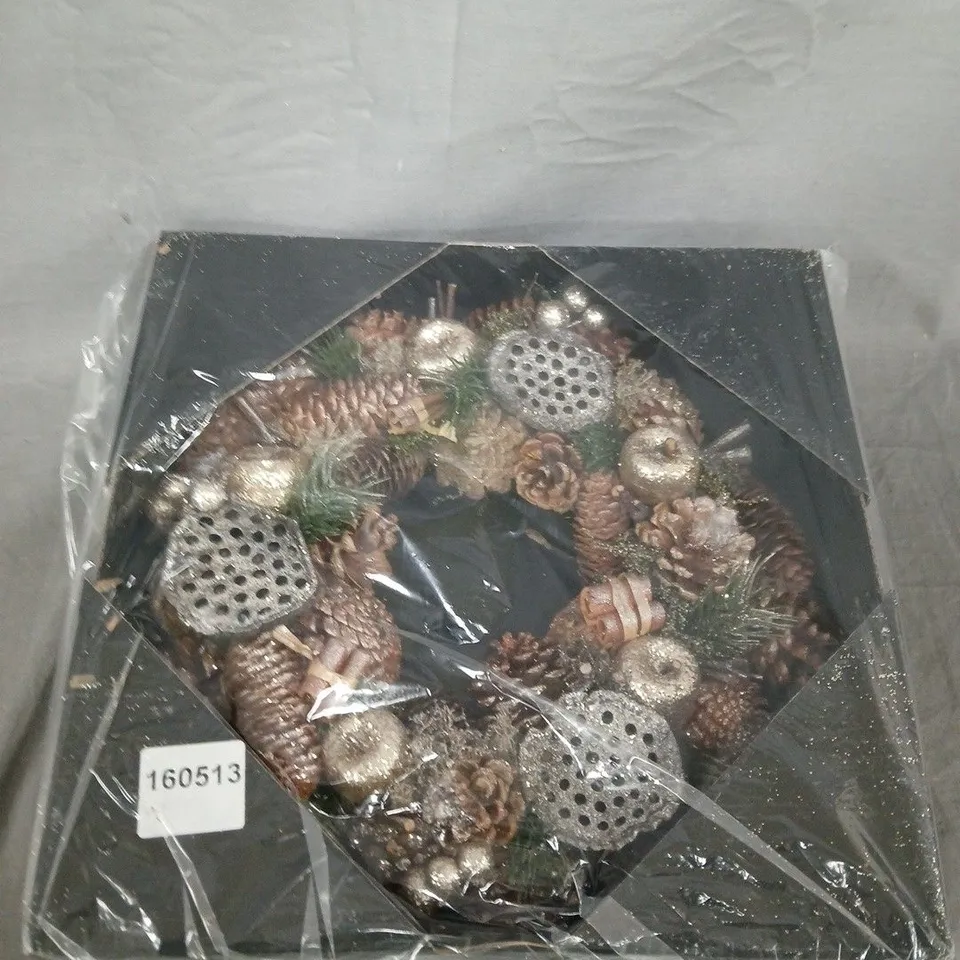BOXED GOLDEN FRUITS WREATH (30CM) 