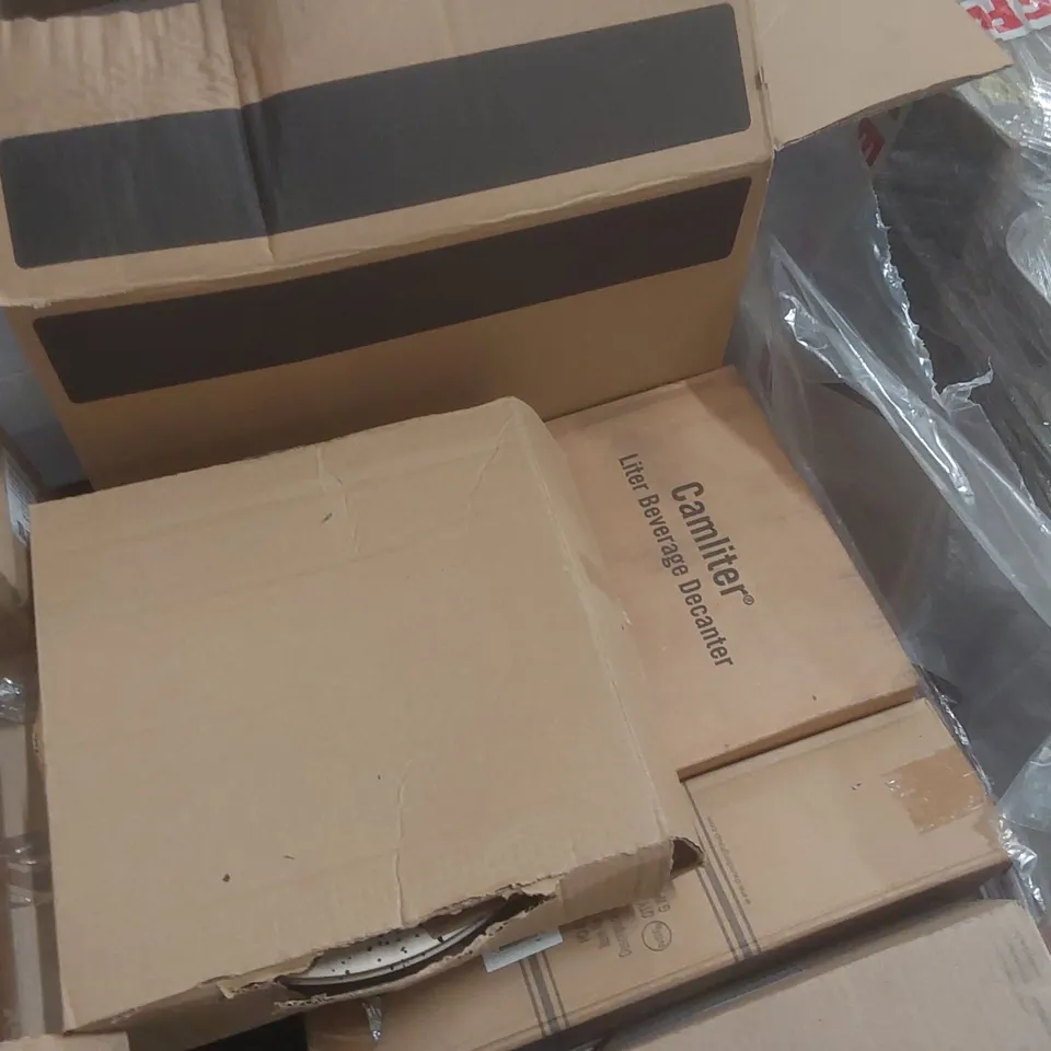 PALLET CONTAINING A VERY LARGE QUANTITY OF ASSORTED CATERING PRODUCTS INCLUDING: MANUAL SALAD SPINNERS, TEAPOTS, BEVERAGE DECANTER, ASSORTED DINNERWARE, JUGS ECT