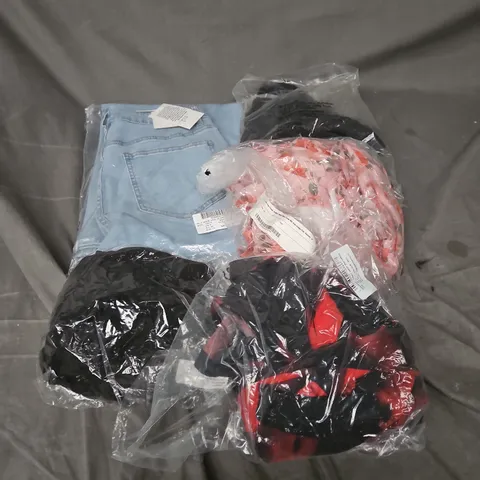 APPROXIMATELY 20 ASSORTED CLOTHING ITEMS IN VARIOUS STYLES AND SIZES 