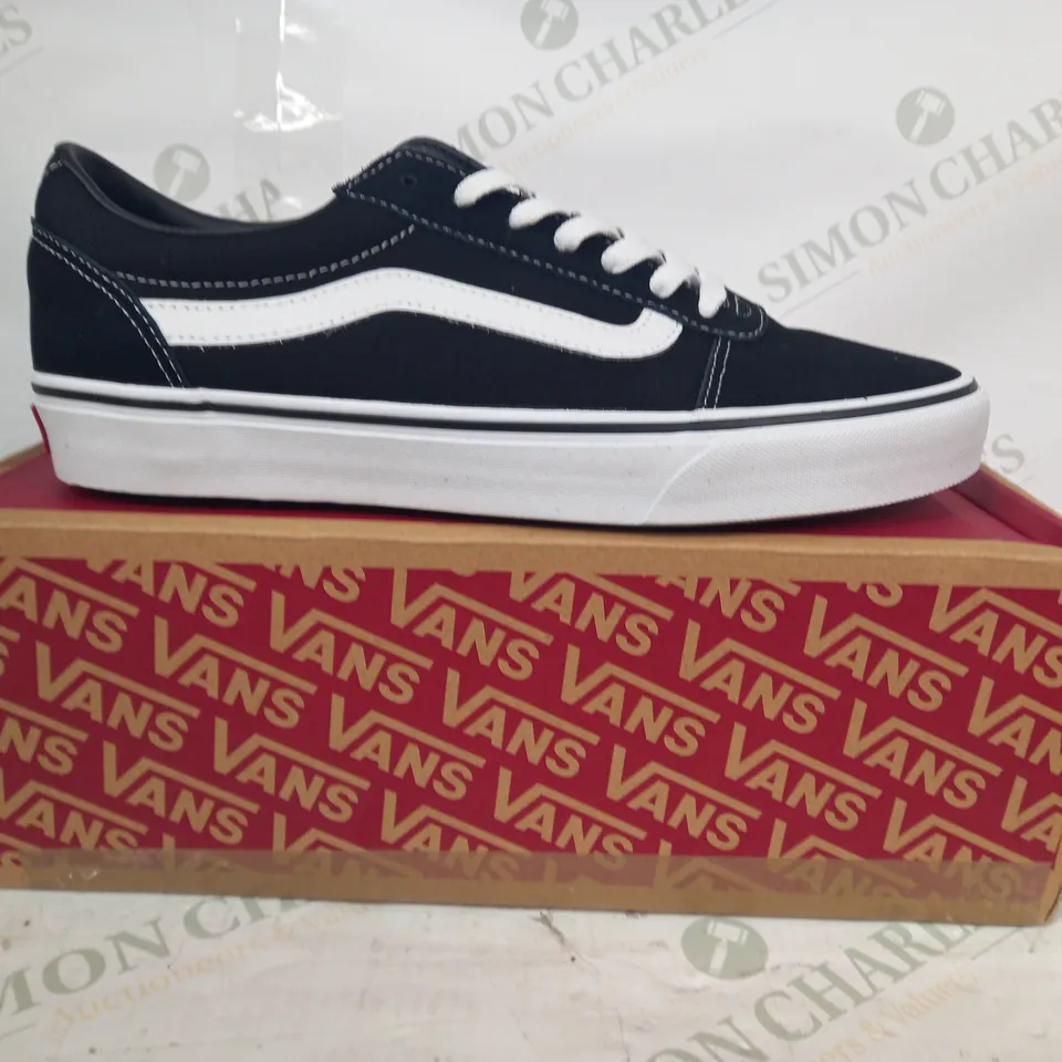 BOXED PAIR OF VANS WARD SUEDE CANVAS SHOES IN BLACK/WHITE UK SIZE 8.5