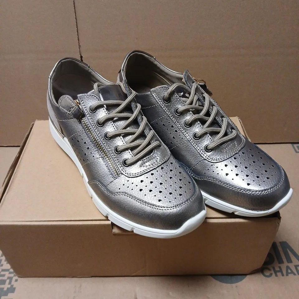 DOWN TO EARTH BRONZE LEATHER TRAINERS – MEN'S, UK 7 