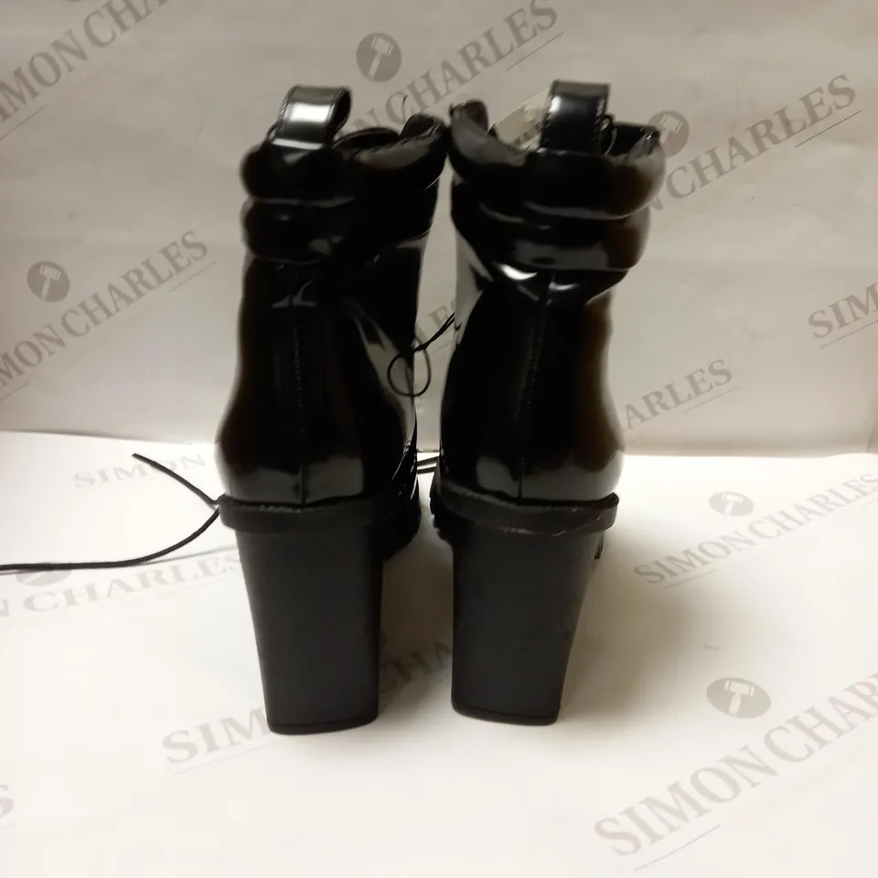 BLACK HIGH SHINE LACE UP PLATFORM BOOTS SIZE 8