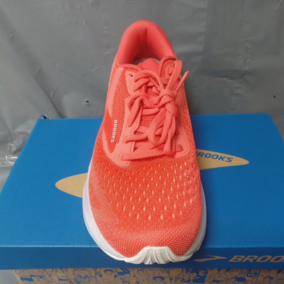 BOXED PAIR OF BROOKS ADRENALINE GTS 24 TRAINERS IN RED - UK 7