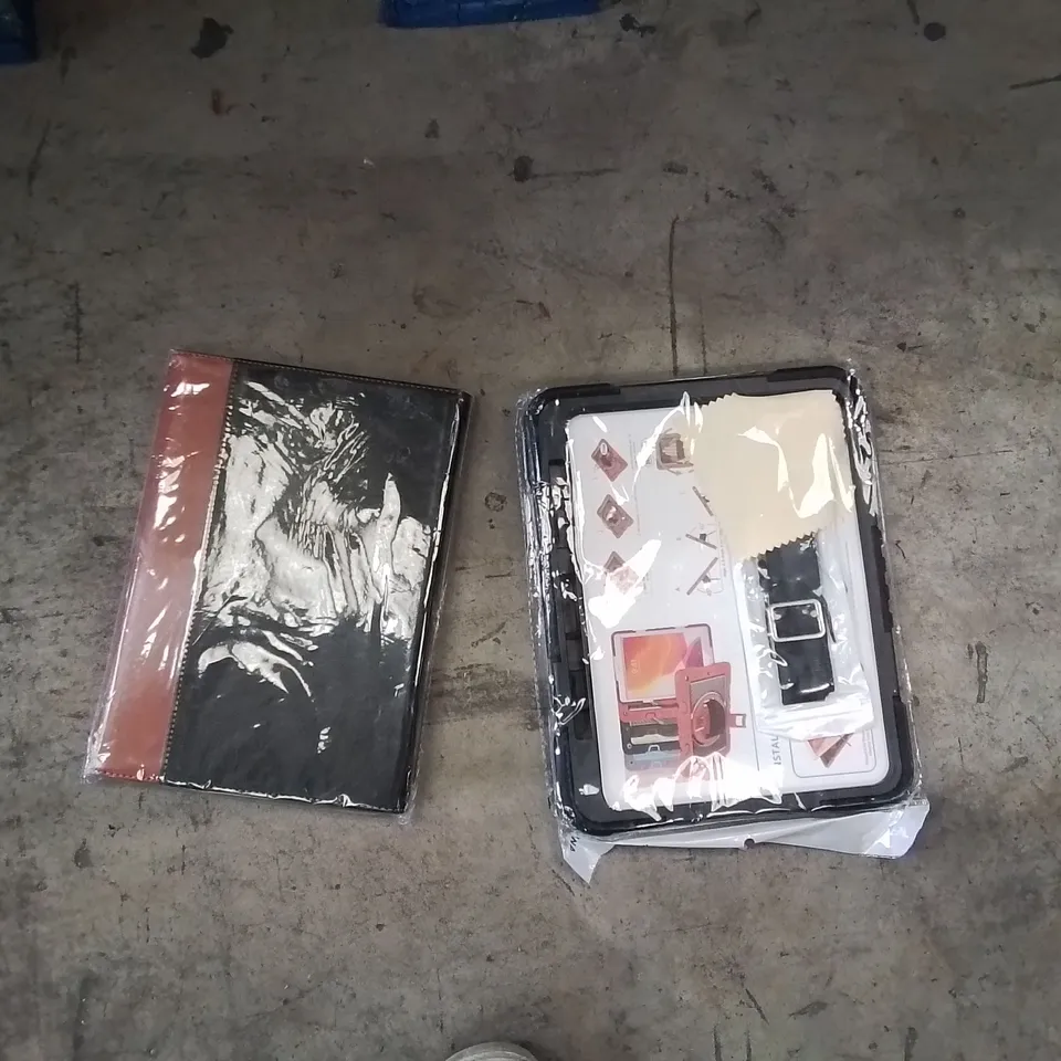 PALLET CONTAINING A LARGE QUANTITY OF TABLET CASES AND SCREEN PROTECTORS 