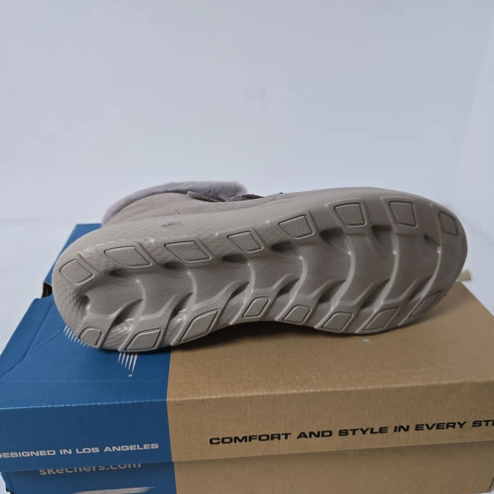 SKECHERS ON THE GO TAUPE SIZE 6 BOXED