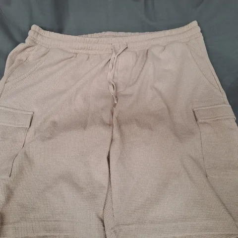 BOOHOO MAN SHORTS IN BEIGE SIZE 3XL