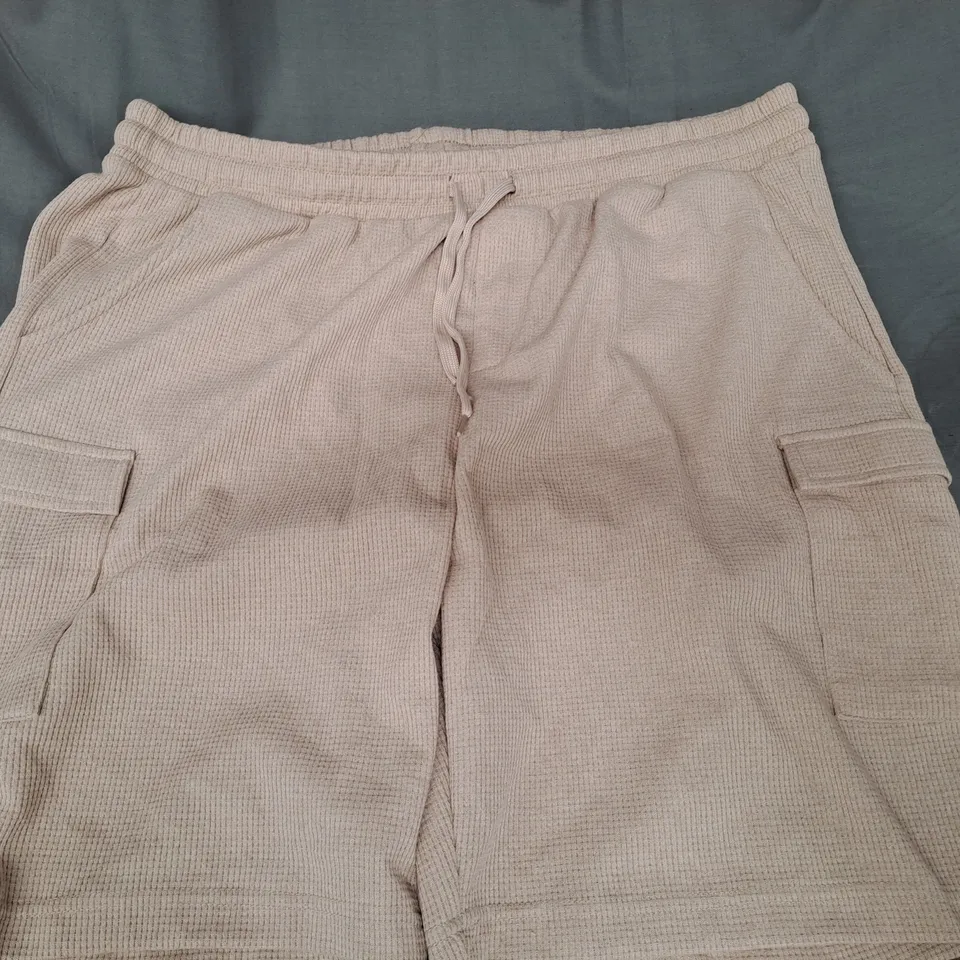 BOOHOO MAN SHORTS IN BEIGE SIZE 3XL