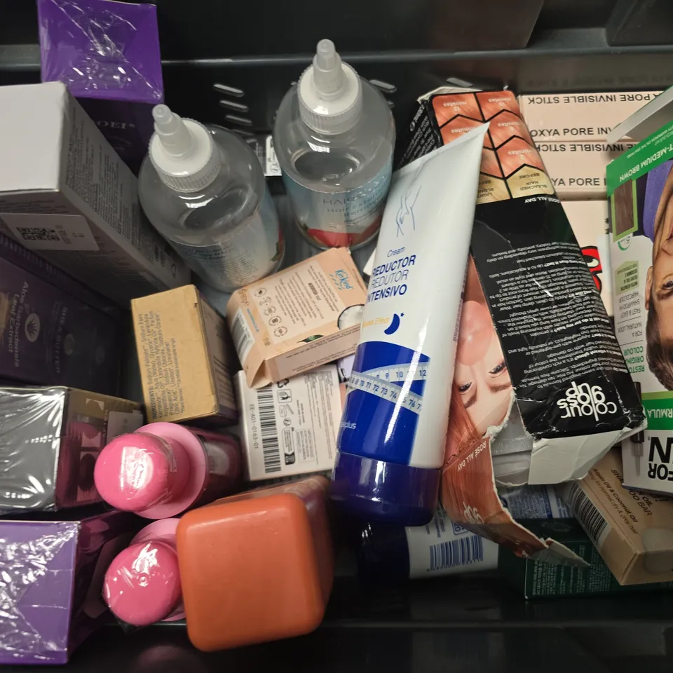 APPROXIMATELY 15 ASSORTED HEALTH & BEAUTY ITEMS TO INCLUDE - VASELINE , ROOT ACTIVATING SHAMPOO , GEL ANTICELULITICO FRIO EFFECT ETC
