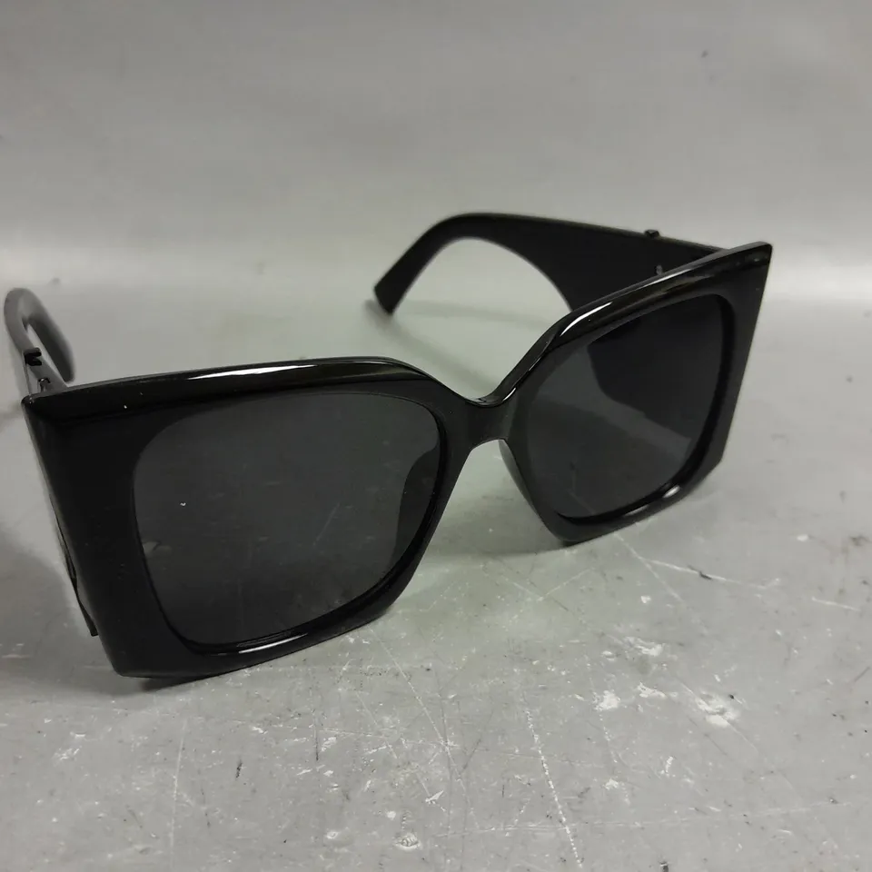 SAINT LAURENT CAT EYE FRAME SUNGLASSES 