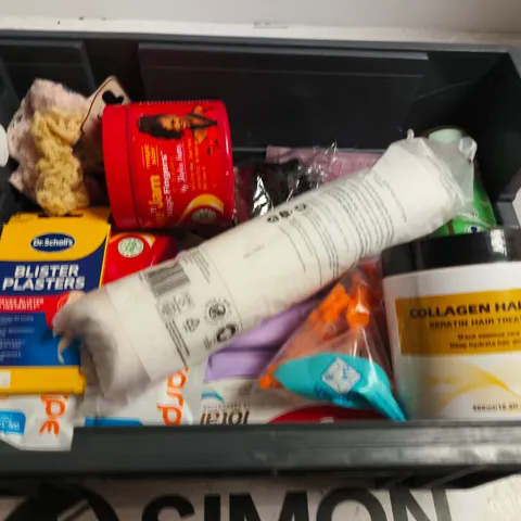 APPROXIMATELY 15 ASSORTED HEALTH & BEAUTY PRODUCTS