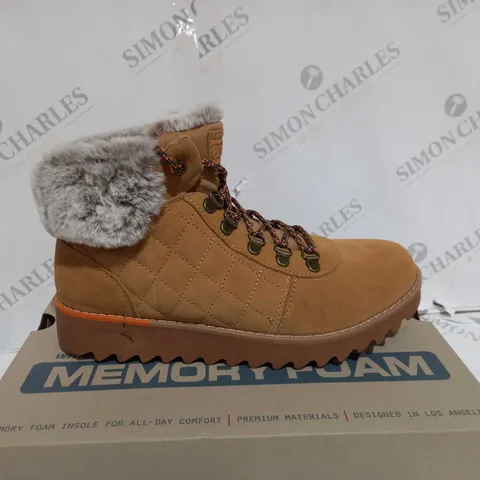 SKECHERS SUEDE CHESTNUT HIKING BOOTS - SIZE 5 - BOXED