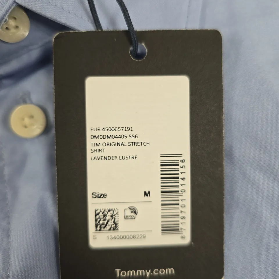 TOMMY JEANS ORIGINAL STRETCH SHIRT – LIGHT BLUE, SIZE M (SLIM FIT)