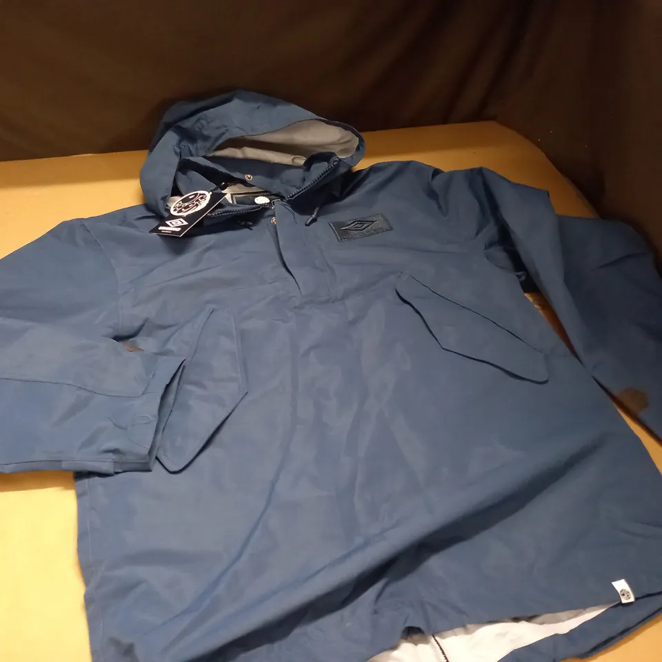 UMBRO PRETTY GREEN SEAM SEALED SMOCK COAT IN NAVY - M
