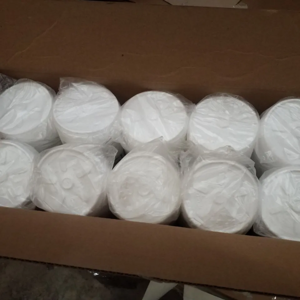 BOX CONTAINING 1000 BRAND NEW DART WHITE VENTED LIDS 