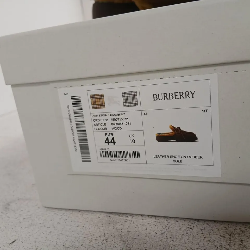 BURBERRY LEATHER MOCCASIN-STYLE SHOES WITH SHEARLING LINING, UK 10 (EU 44)