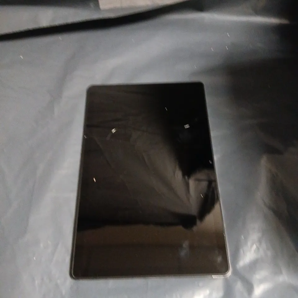 SAMSUNG GALAXY TABLET SM-T500X 32GB - CRACKED SCREEN 