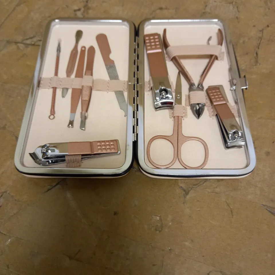 MANICURE SET & NAIL CLIPPER SET