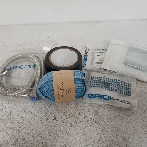 APPROXIMATELY 15 ASSORTED HOUSEHOLD ITEMS TO INCLUDE YARN, FRONT PLATE, WATER PIPE, ETC