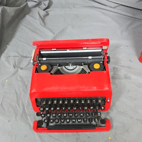VALENTINE PORTABLE TYPEWRITER – RED, MANUAL, WITH CASE