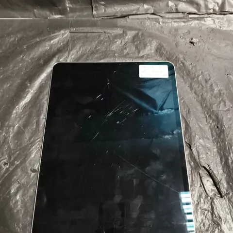 APPLE IPAD PRO (SILVER) β CRACKED SCREEN