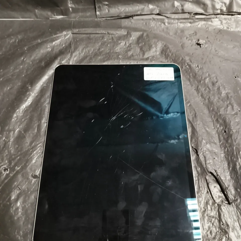 APPLE IPAD PRO (SILVER) – CRACKED SCREEN