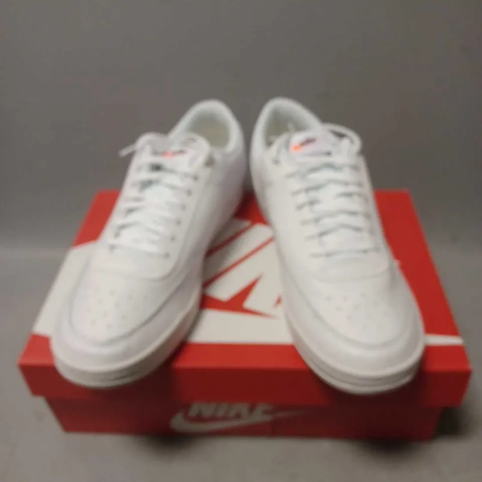 BOXED PAIR OF NIKE COURT VINTAGE TRAINERS IN WHITE - 10