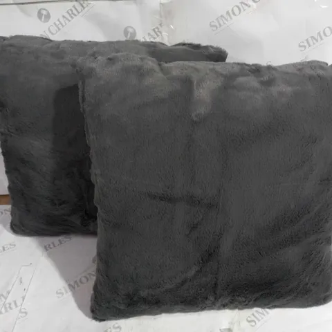 K BY KELLY HOPPEN SET OF 2 CUSHIONS WITH LUXURY THROW IN GREY
