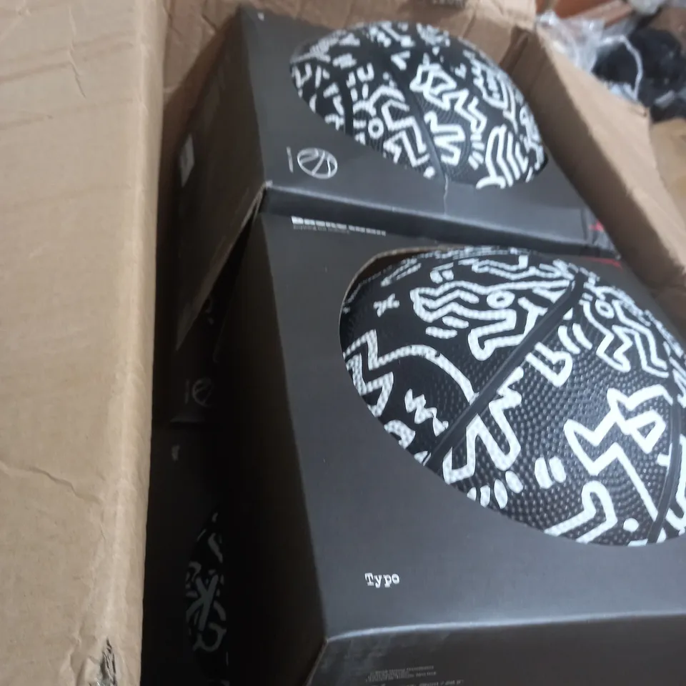 BOX OF 4 K.HARRING TYPO BASKETBALLS SIZE 7
