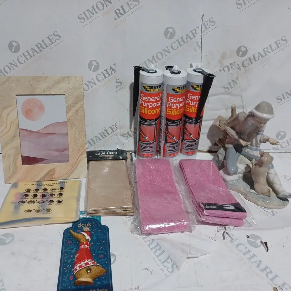 LOT OF APPROXIMATELY 10 ASSORTED HOUSEHOLD ITEMS TO INCLUDE SILICONE, PICTURE FRAMES AND ORNAMENTS